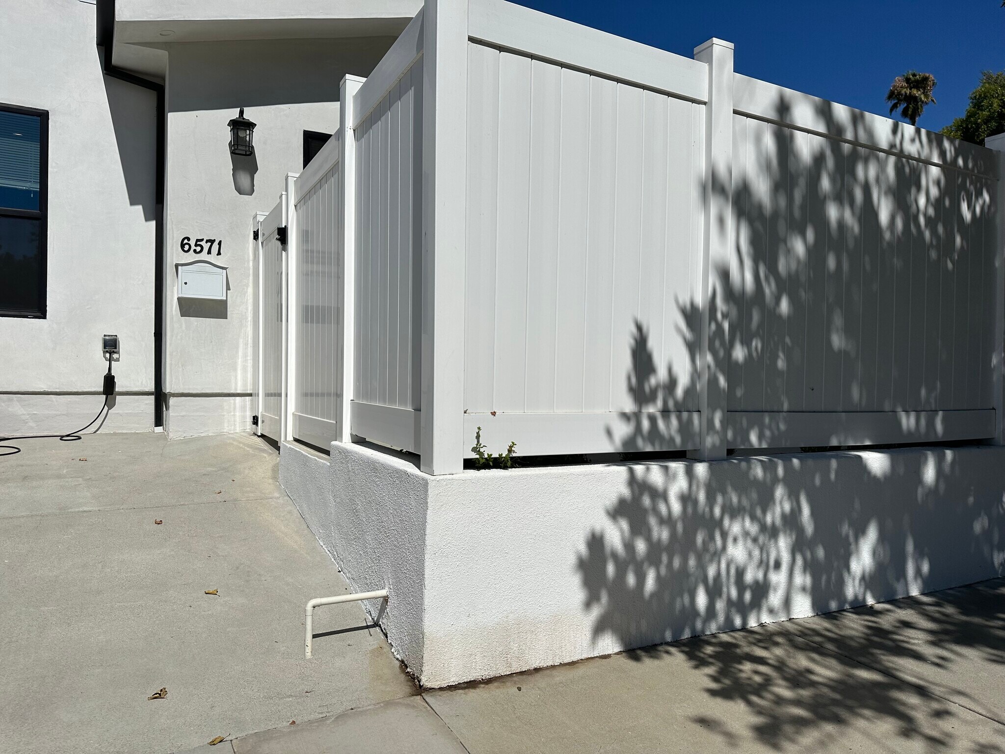 Building Photo - 6571 Ponce Ave