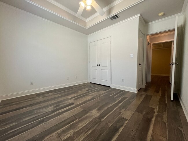 Building Photo - 1050 Azalea Garden Dr