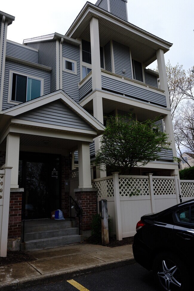 Primary Photo - 200 Falls Blvd