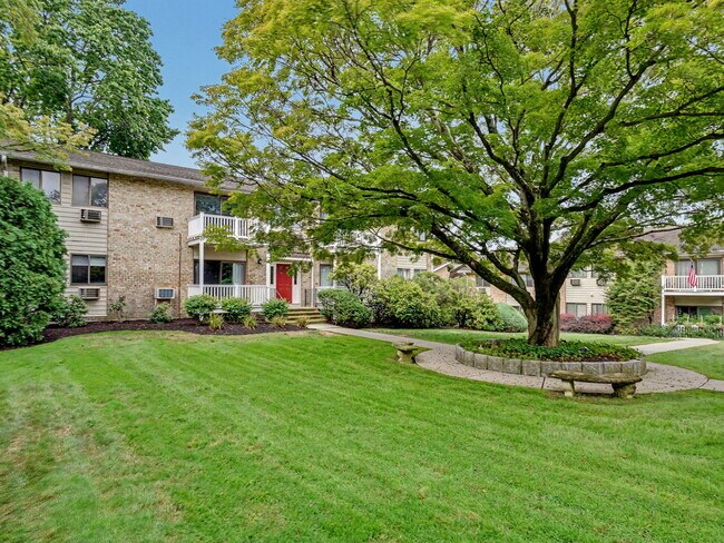 Building Photo - 180 Glenbrook Rd