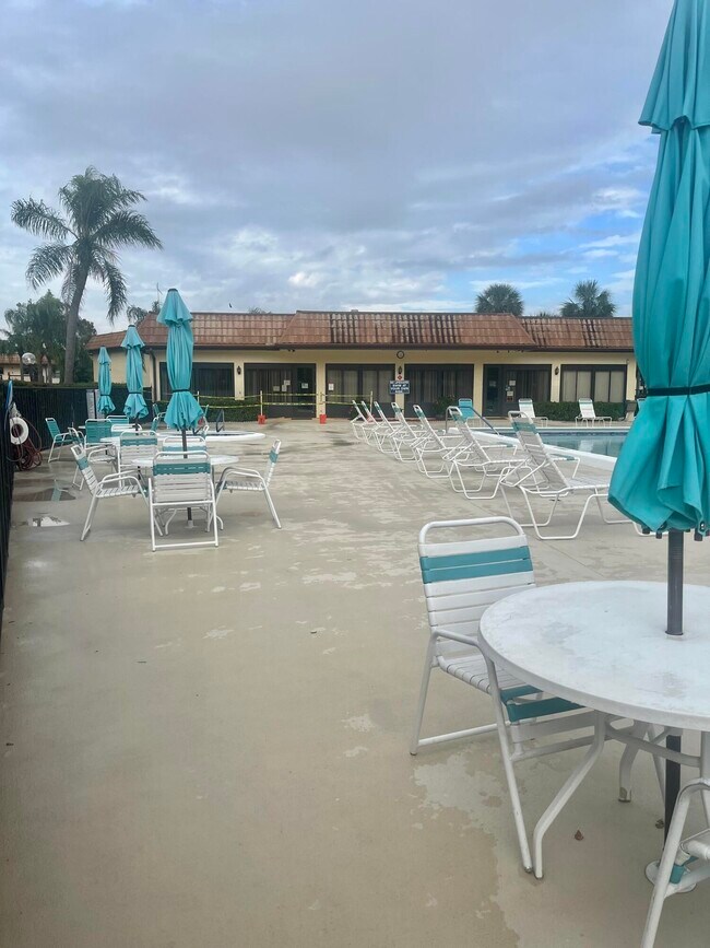 Building Photo - 7178 Golf Colony Ct