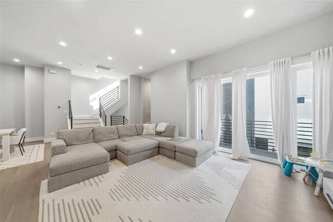 Building Photo - 1615 Wheeler Ave