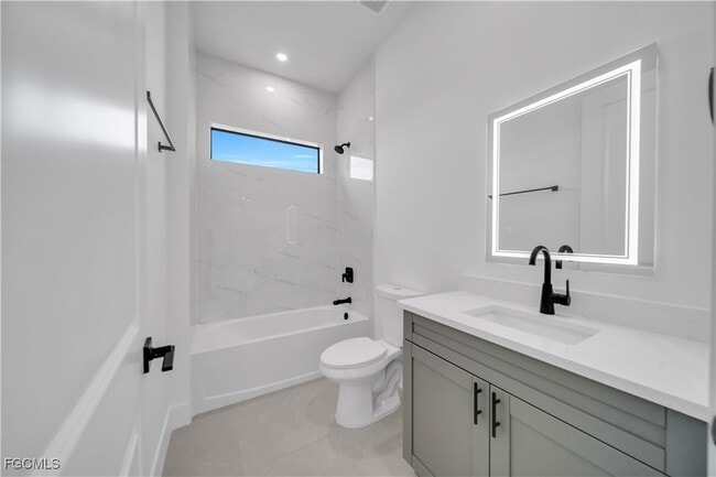 Building Photo - 1612 NW 9th Ave