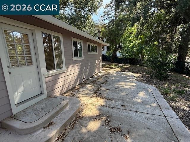 Building Photo - 1495 Carmel Dr