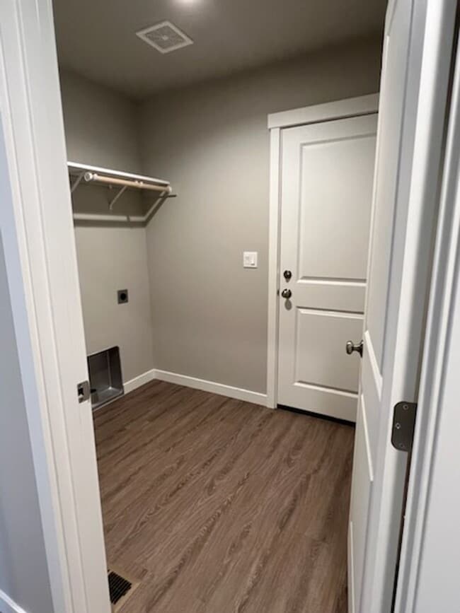 Building Photo - 1098 S New Oak Ln