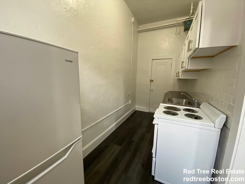 Building Photo - 99 Brainerd Rd