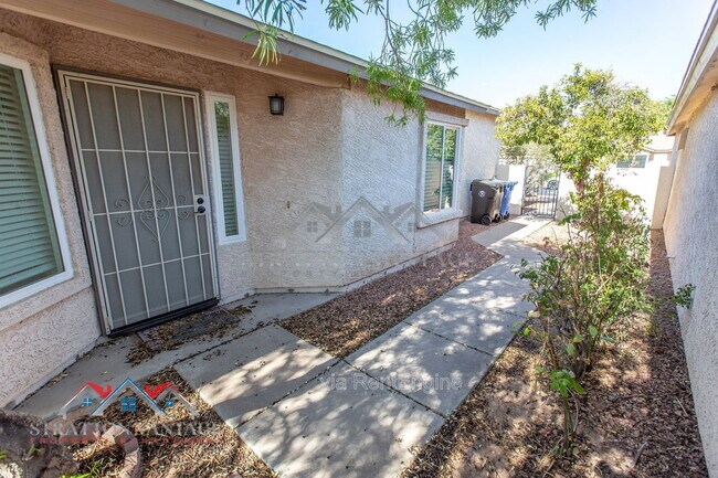 Building Photo - 4725 E Brown Rd