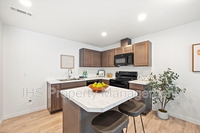 Building Photo - 4732 W Quinault Dr