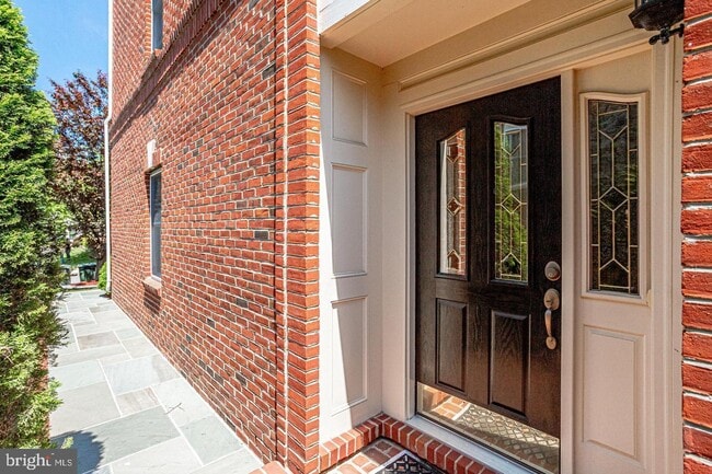 Building Photo - 47571 Royal Burnham Terrace