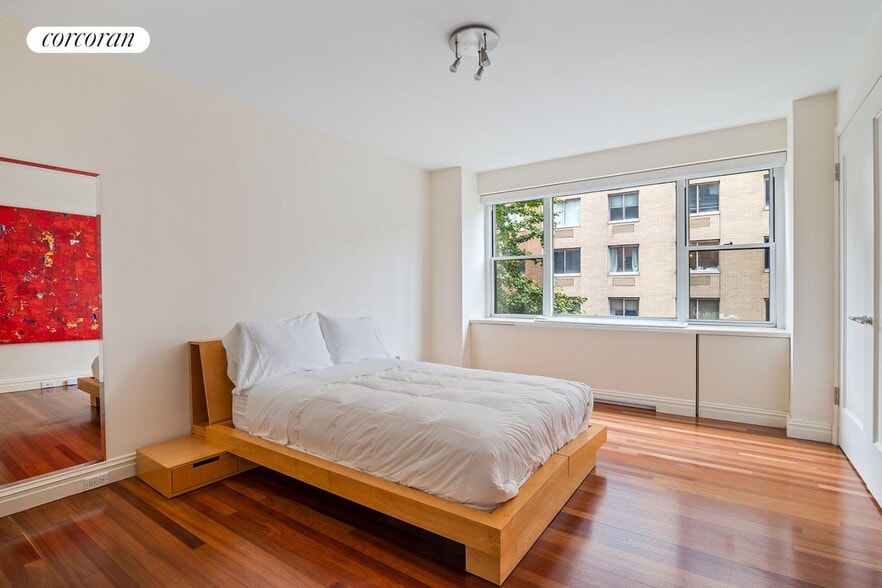 Building Photo - 340 E 64th St