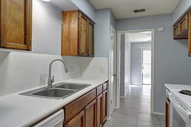 Building Photo - 5310 Gateridge Dr