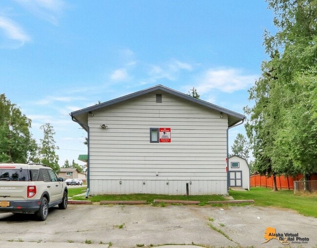 Building Photo - 430 Schodde St