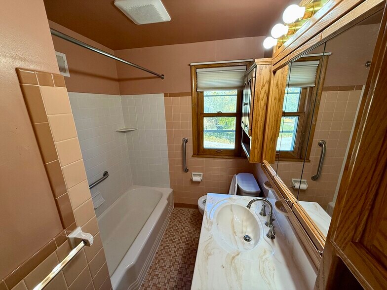 Building Photo - 5403 Pleasant Ave