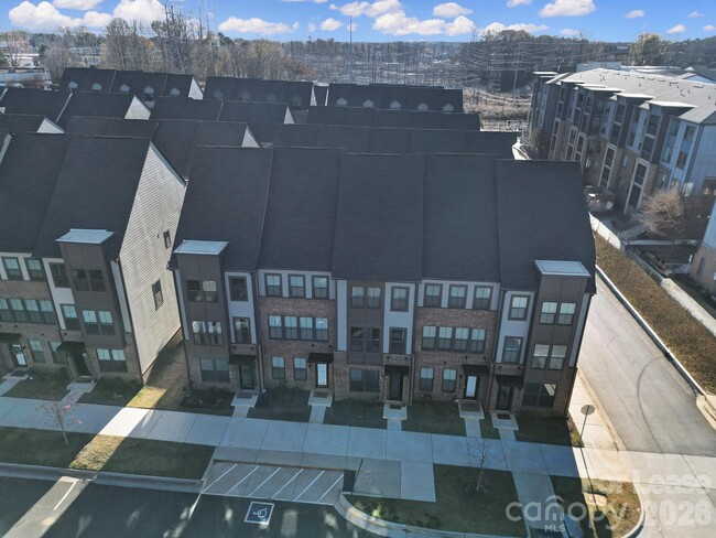 Building Photo - 6120 Station Crossing Ave