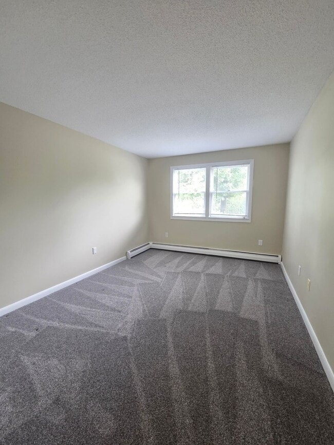 Building Photo - 2 Bed, 1 Bath Apartment