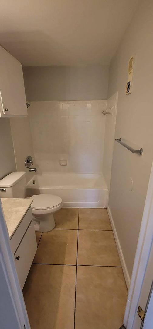 Building Photo - Great 1/1 in the Heart of Sunrise