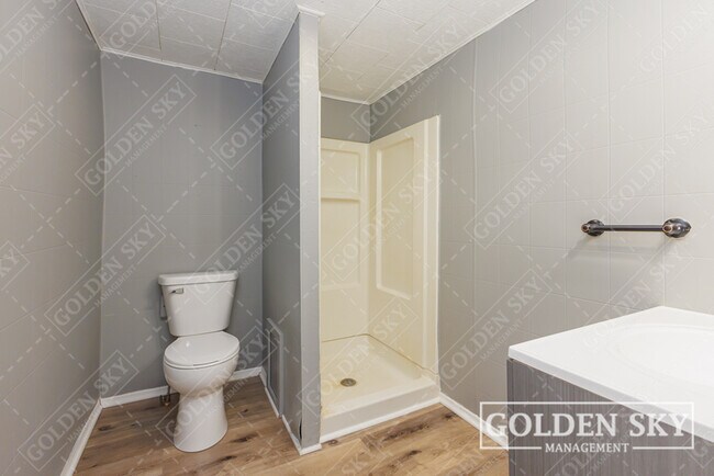 Building Photo - 113 E 1st St