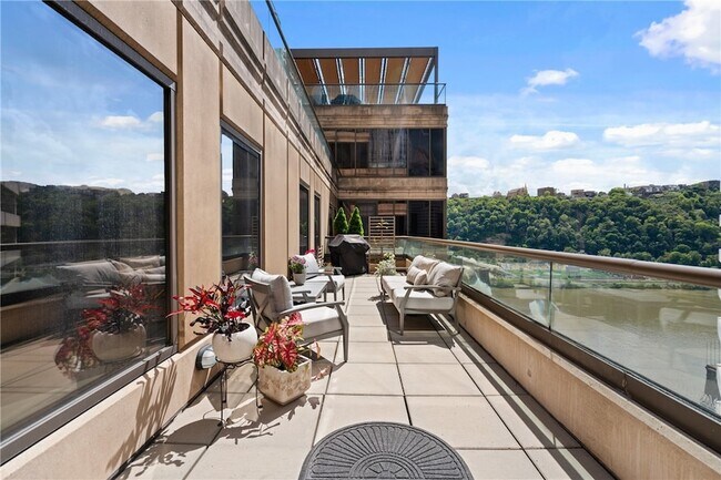 Building Photo - 151 Fort Pitt Blvd
