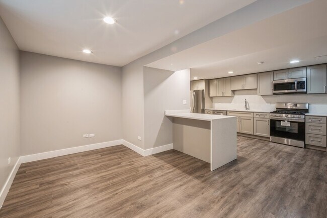 Building Photo - 5038 S St Lawrence Ave