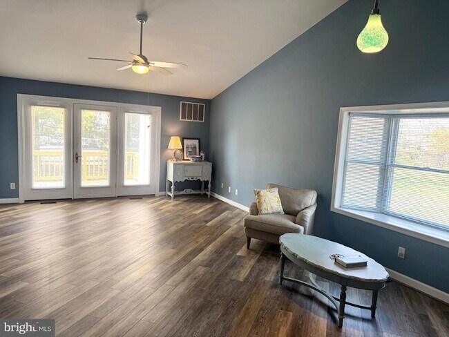 Building Photo - 8013 Bridgepointe Dr