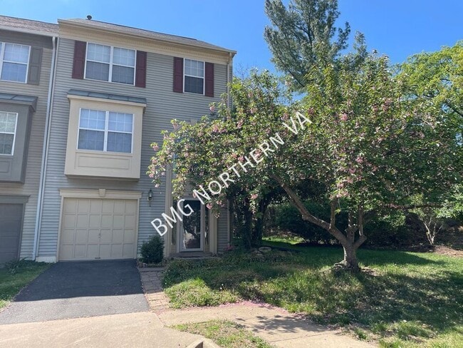 Building Photo - 865 Tall Oaks Square