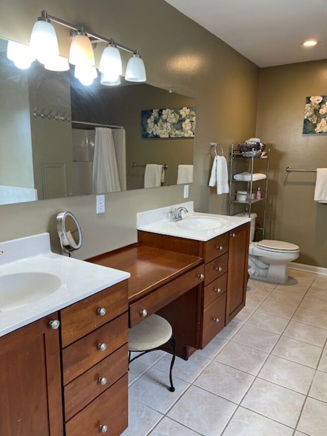 Building Photo - Single Family Home with Breathtaking Views