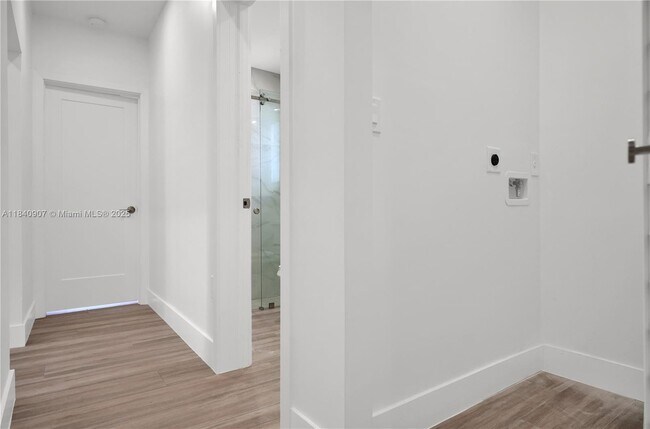 Building Photo - 10424 NW 33rd Ave