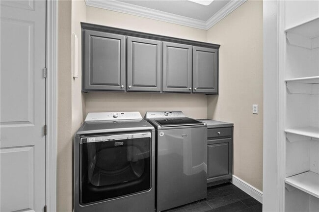 Building Photo - 6683 W Valley View Rd