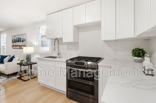 Building Photo - 830A 47th Street