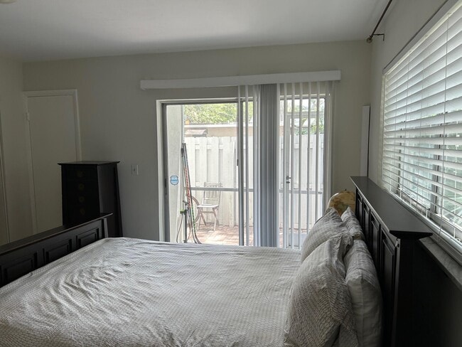 Building Photo - 1220 NE 3rd St