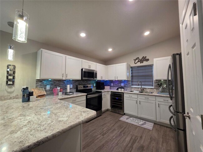 Building Photo - 424 Capri Way