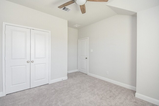 Building Photo - 2323 Birch View Ln