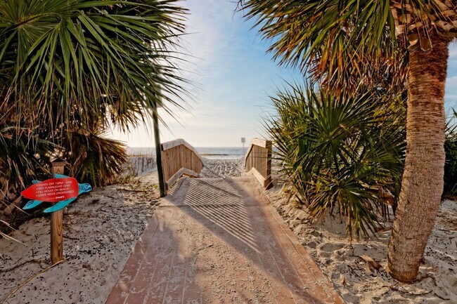 Building Photo - Furnished 2BR/2BA on Hilton Head - Hilton Head Resort Community - Available Now