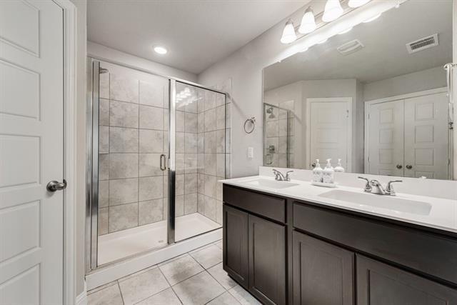 Building Photo - 4929-4931 Sanger Cir Dr