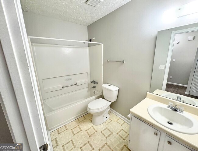 Building Photo - 408 Bainbridge Dr