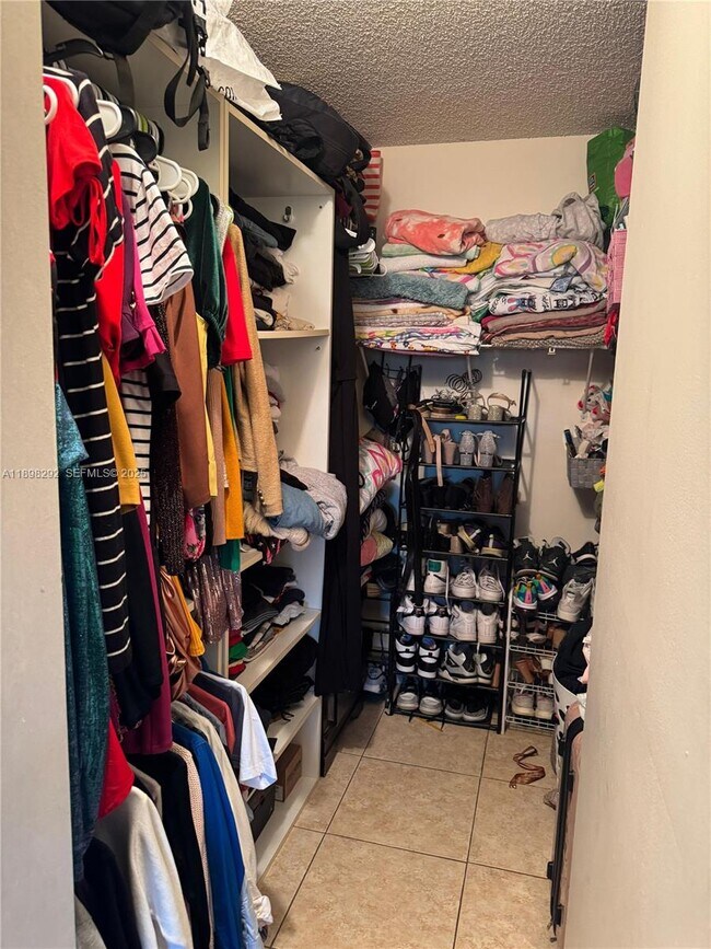 Building Photo - 911 NE 209th Terrace