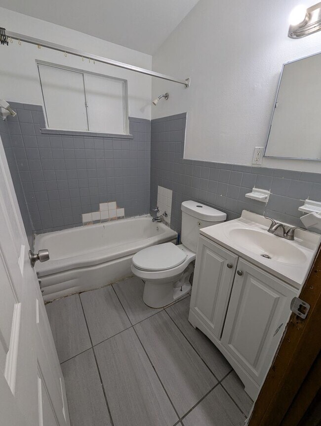 Building Photo - Spanish Lake Stunner