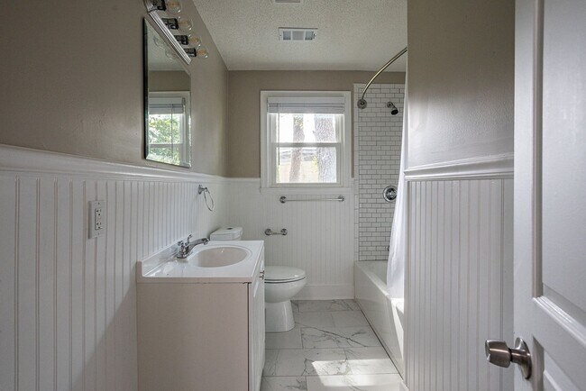 Building Photo - Welcome to this beautiful newly renovated ...