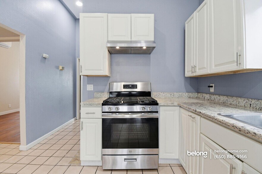 Building Photo - 3221 Helen St