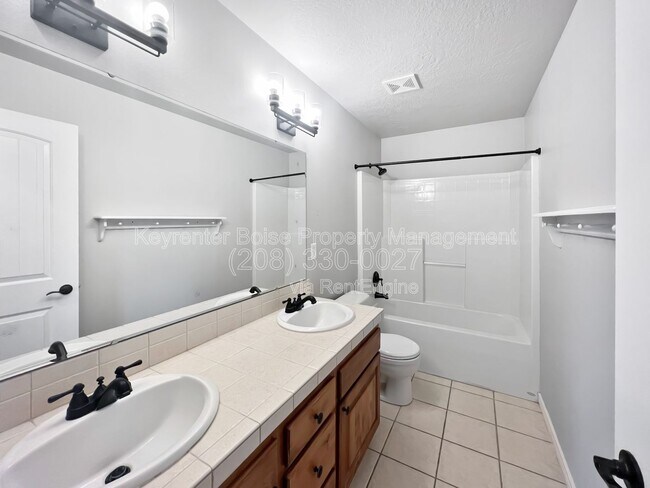 Building Photo - 345 E Kite Dr