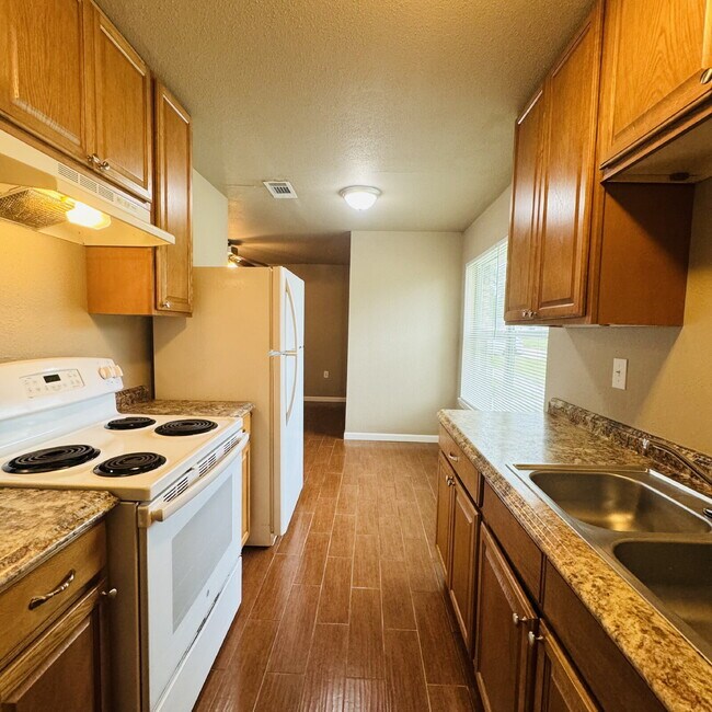 Building Photo - 2401 Clayborn