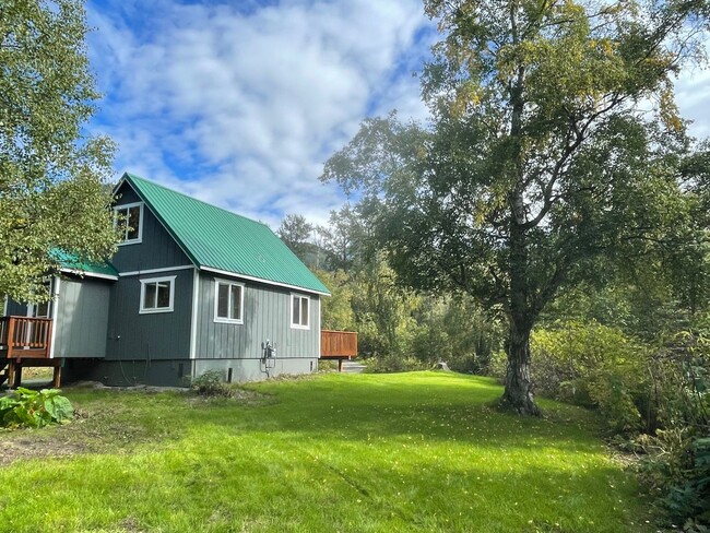 Building Photo - Cozy updated 2 bedroom 1 bathroom chalet i...