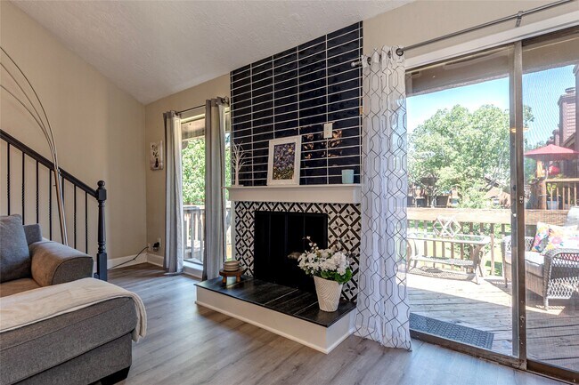 Building Photo - 723 Davis Rd