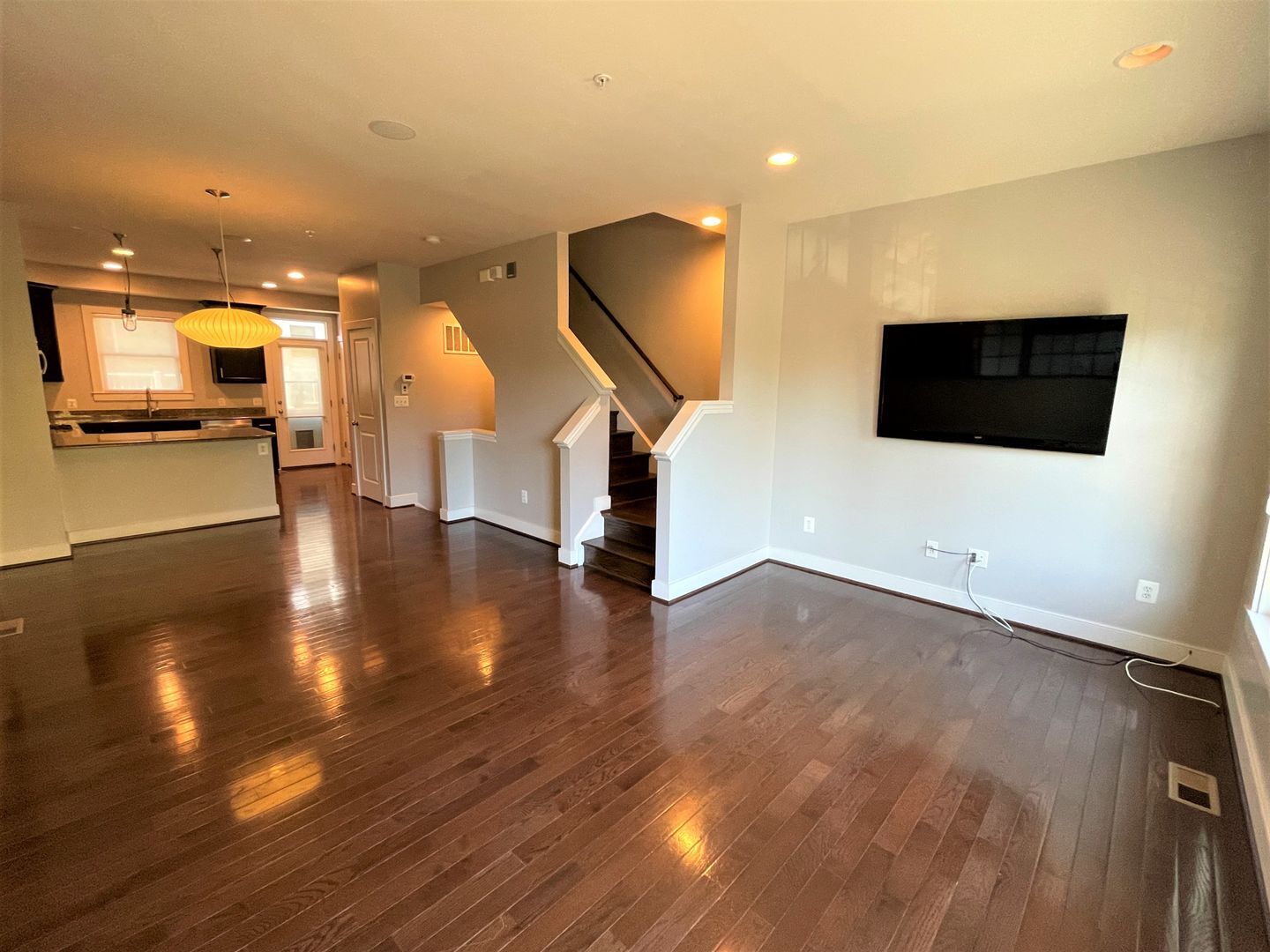 Living room view, inclusive of television and sound system connectivity - 624 Regent Pl NE