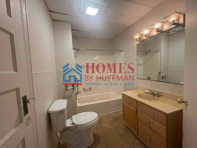 Building Photo - Large Four Bedroom | Two Bath House