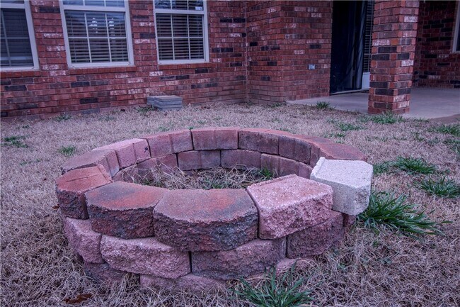 Building Photo - 202 Dawn Dr