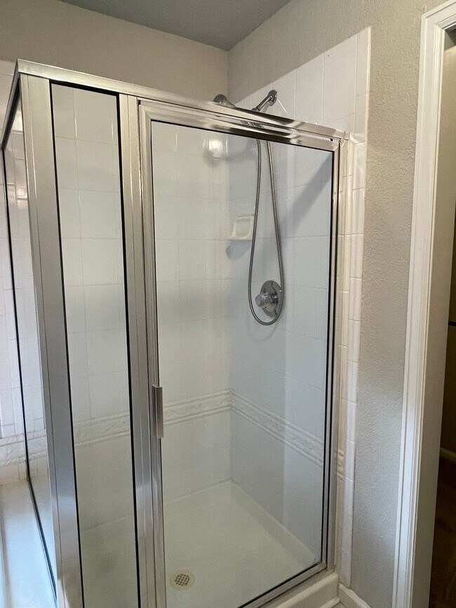 Building Photo - Beautiful Two-Story Home in Cul-de-sac