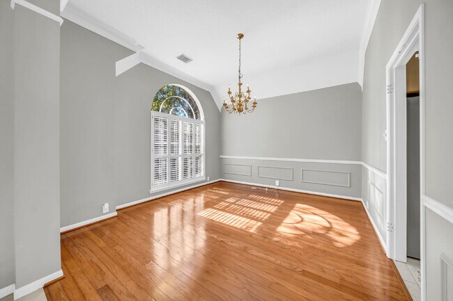 Building Photo - MOVE IN READY! Cream-of-the-crop location in the heart of the cul-de-sac!