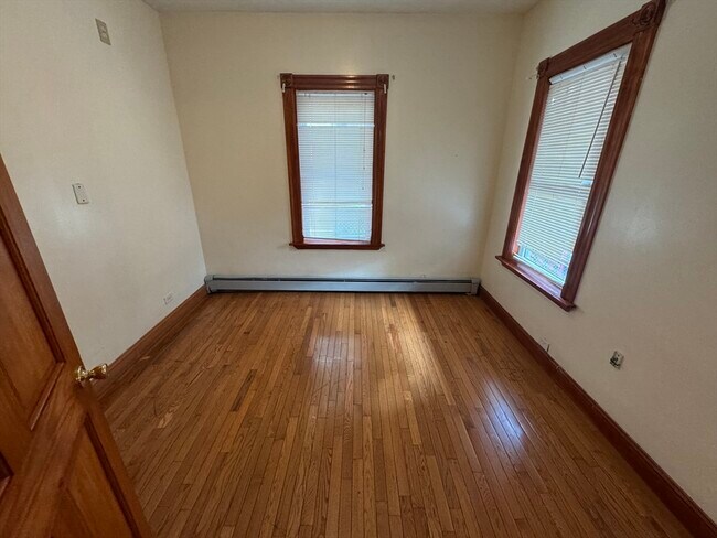 Building Photo - 374 Bowdoin St