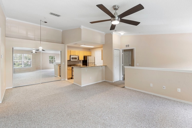 Building Photo - 3-Bed/2 Bath Gated Condo Fantastic Amenities!